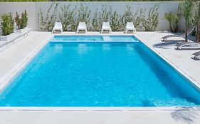 Calura Residence
